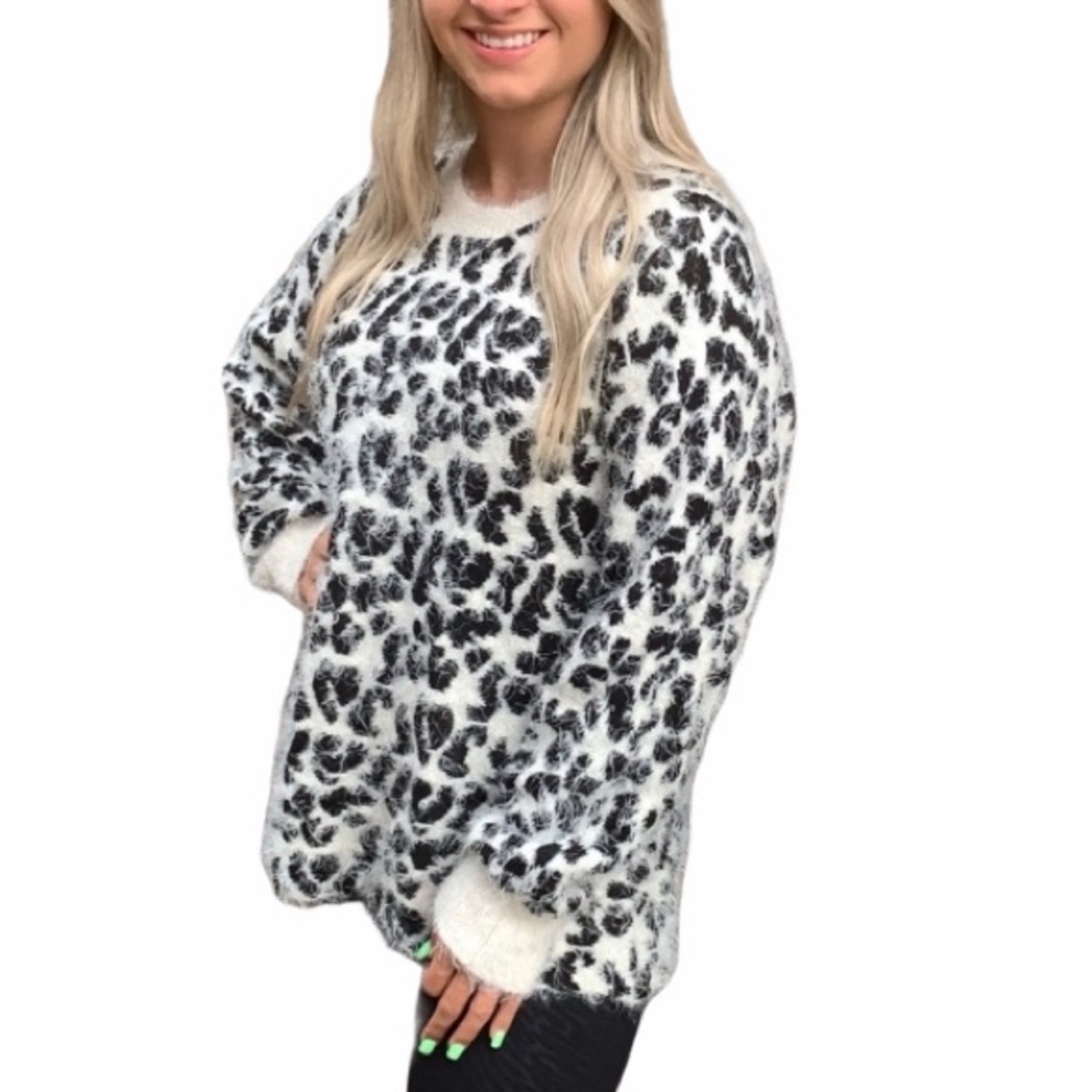C Est 1946 Leopard Print Furry Sweater Size XL Juniors